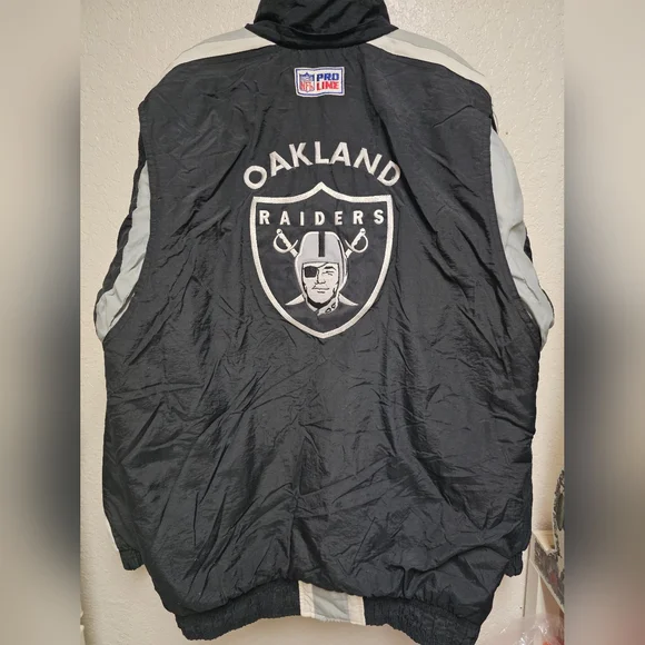 Vintage 1990's (L) Oakland Raiders Pro Line Starter Zip-Up Jacket & Backpack